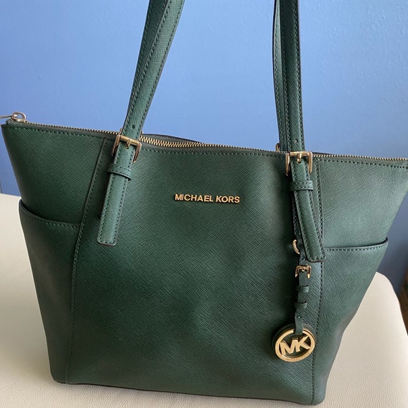 ** SOLD ** MICHAEL KORS Jet Set East West Green - Picture 1 of 8